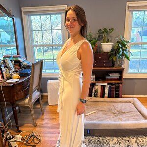 beautiful white evening gown by Ralph Lauren Size 8 NWT one side ruffle